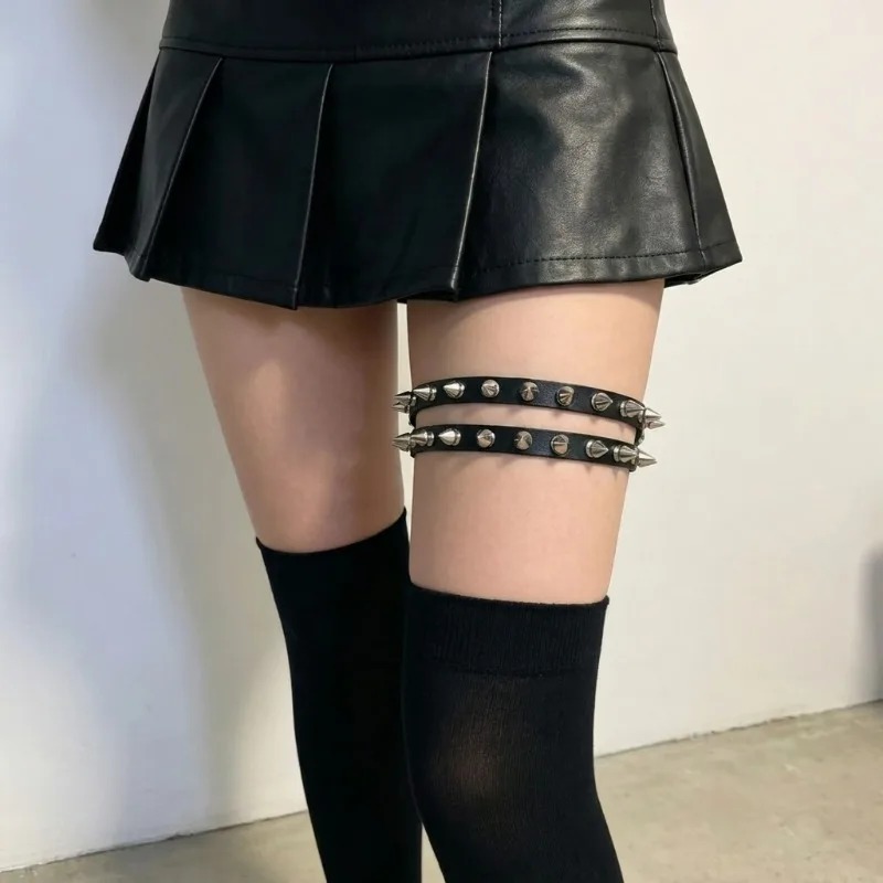 Double Row Cone Spike Leg Gart - Body Jewelry Leg Chain recension och pris