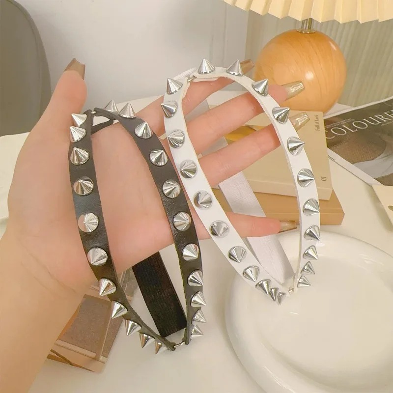 Double Row Cone Spike Leg Gart - Body Jewelry Leg Chain recension och pris